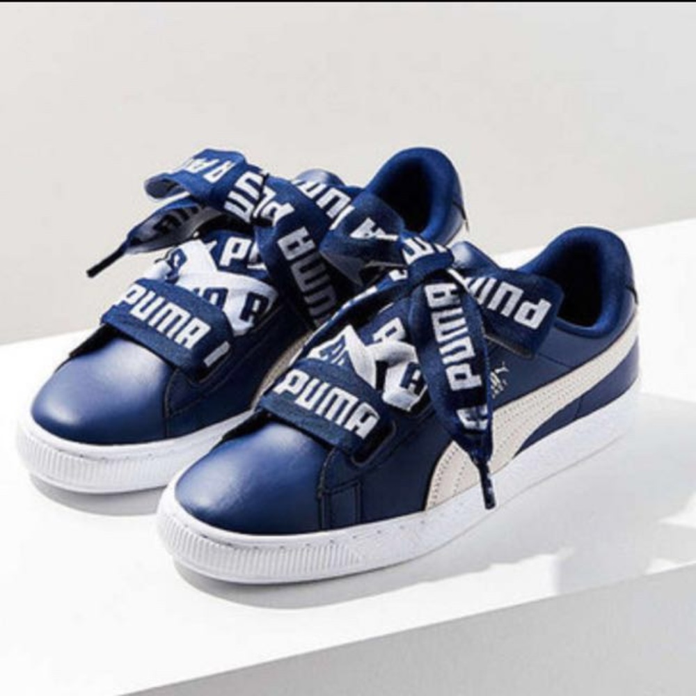 Puma Sneakers with ribbon